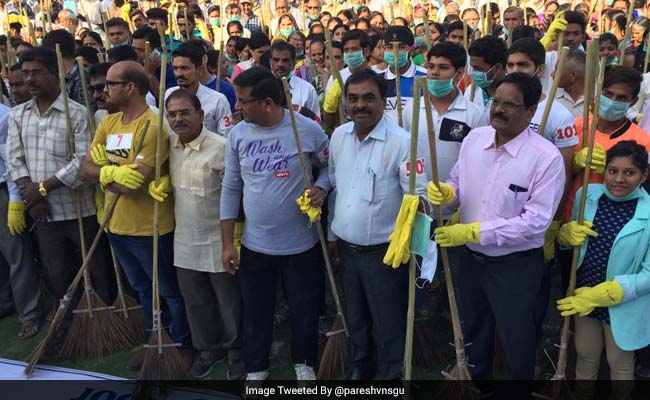 Over 2,000 Surat Residents Sweep Their Way To A New World Record