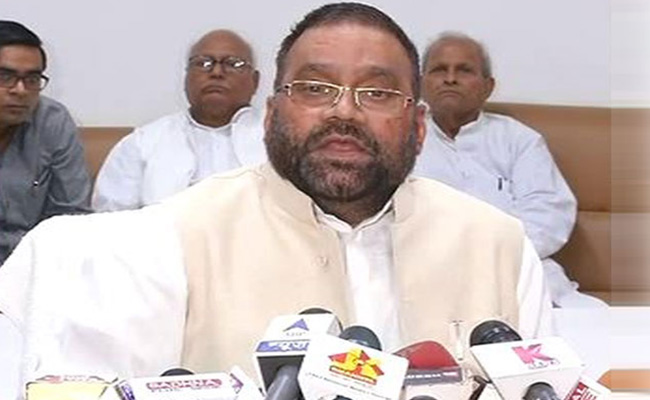 रायबरेली में पांच लोगों को ज़िंदा जलाने के मामले में योगी सरकार के दो मंत्री आमने-सामने