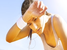 Sweating Remedies: चेहरे पर आता है ज्यादा पसीना तो अपनाएं ये आसान और प्रभावी घरेलू नुस्खे Sweating Remedies: चेहरे पर आता है ज्यादा पसीना तो अपनाएं ये आसान और प्रभावी घरेलू नुस्खे