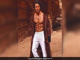 यह क्या ! टाइगर श्रॉफ ने मुंह छिपाकर लोकल ट्रेन में की यात्रा, नहीं पहचान पाए लोग, देखें वीडियो यह क्या ! टाइगर श्रॉफ ने मुंह छिपाकर लोकल ट्रेन में की यात्रा, नहीं पहचान पाए लोग, देखें वीडियो