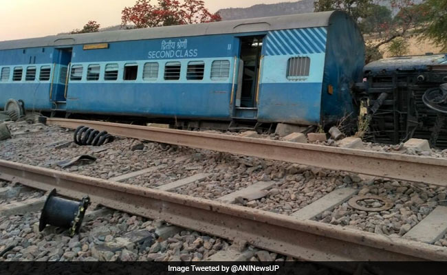 यूपी के महोबा के पास महाकौशल एक्सप्रेस के आठ डिब्बे पटरी से उतरे, 52 यात्री घायल, जांच जारी