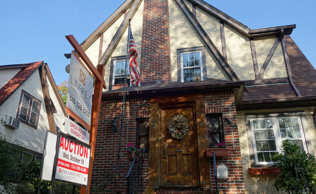 A New York Investor Makes A $750,000 Profit On Donald Trump's Childhood Home