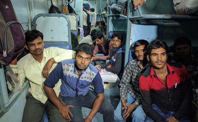 UP Election 2017: On Train From Mumbai, Young Men Who Didn't Find Jobs In State Return To Vote