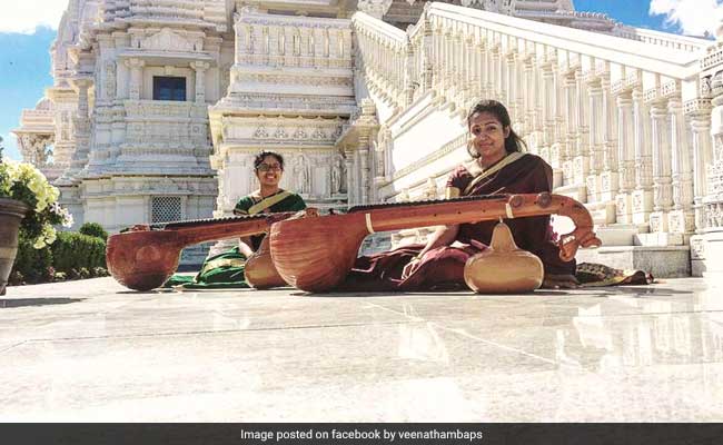 Sing Along To The Veena Cover Of 'Moh Moh Ke Dhaage' By These Two Sisters