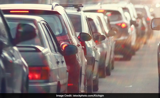 दिल्‍ली-NCR की गाड़ियों पर लगेंगे स्‍टीकर, केन्‍द्र की वायु प्रदूषण की योजना पर सुप्रीम कोर्ट की मुहर