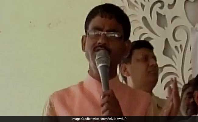 बीजेपी MLA विक्रम सैनी के विवादित बोल  - गोहत्या करने वालों की टांगे तोड़ देंगे