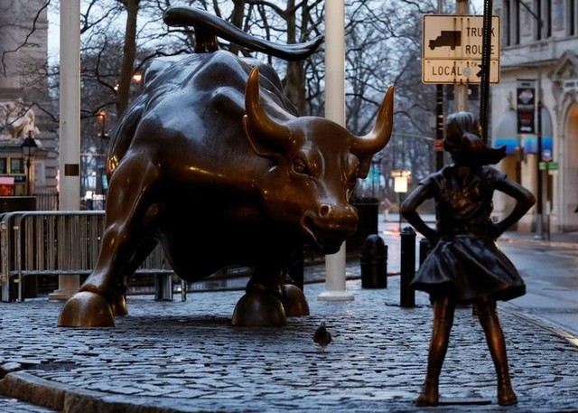Stocks Flat, Oil Gains As Rate Hikes Loom Following Strong Jobs Data