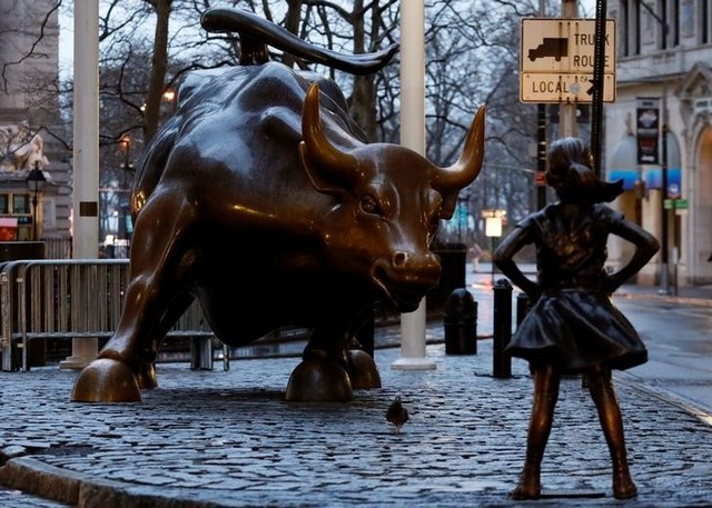 An Artist Hated The 'Fearless Girl' Statue - So He Put This At Her Feet