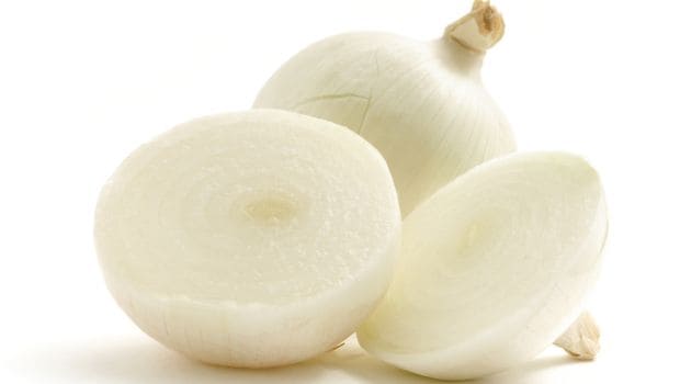 White Onion Benefits: गर्मियों में सफेद प्याज खाने के 6 गजब के फायदे