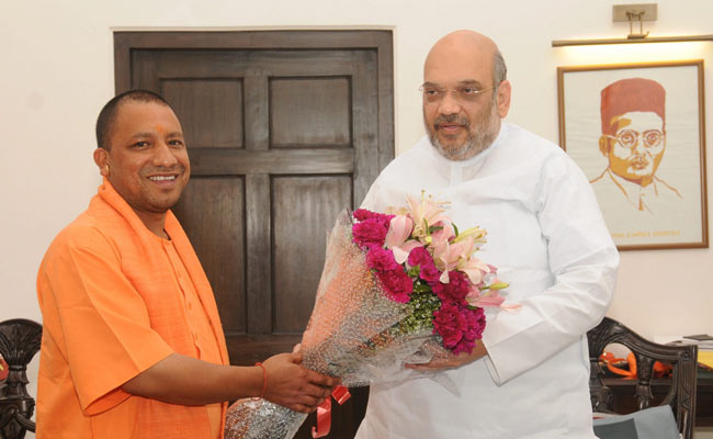 यूपी के मुख्यमंत्री योगी आदित्यनाथ ने दिल्ली में गृह मंत्री अमित शाह से की मुलाकात