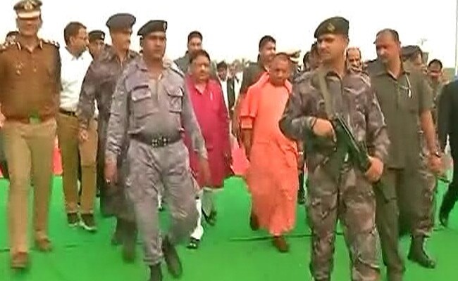 UP Live: योगी आदित्यनाथ सुबह-सुबह ही दिखाई दिए एक्टिव, शपथ ग्रहण समारोह स्थल का जायजा लेने पहुंचे