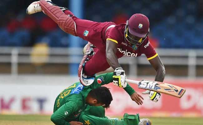 पाकिस्तानी क्रिकेटर अहमद शहजाद ने गंभीर चोट का किया 'ड्रामा'! पूर्व क्रिकेटर सहित फैन्स ने लिया निशाने पर... Video