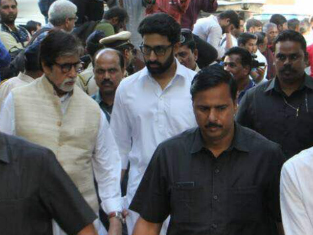 Vinod Khanna's Funeral Attended By Amitabh Bachchan, Rishi Kapoor