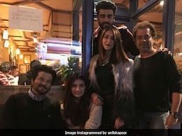 <i>Mubarakan</i>: Anil Kapoor Rejoices With Entire Cast And Crew As Shoot Nears End <i>Mubarakan</i>: Anil Kapoor Rejoices With Entire Cast And Crew As Shoot Nears End