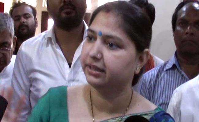 बाराबंकी से एमपी प्रियंका सिंह रावत पर ट्रेनी IAS को धमकी देने का आरोप, कहा- जीना मुश्किल कर दूंगी