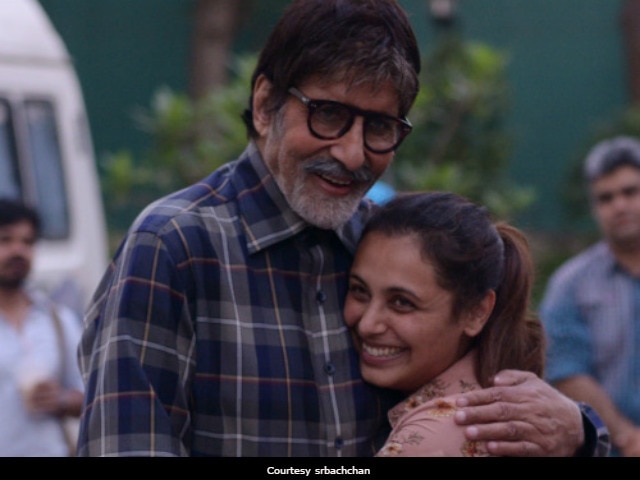 This Pic Of Amitabh Bachchan And Rani Mukerji Hugging Will Give You The Warm Fuzzies
