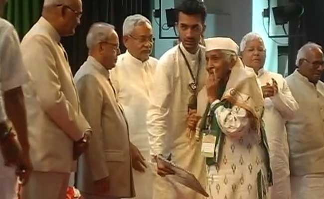 एक तरफ गांधी, दूसरी तरफ गोडसे पर माल्यार्पण का आडम्बर नहीं चलेगा : लालू यादव ने किया बीजेपी पर हमला