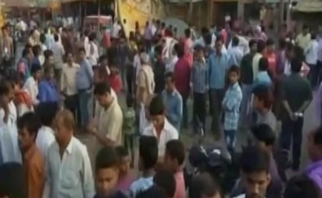 बिहार के सासाराम में जेडीयू नेता ने की अंधाधुंध फायरिंग, एक बच्ची की मौत| पार्टी ने किया निलंबित