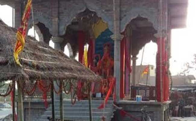 बिहार में मुसलमानों ने हनुमान मंदिर के लिए दान दी अपनी जमीन, चंदा ही नहीं श्रमदान भी दिया बिहार में मुसलमानों ने हनुमान मंदिर के लिए दान दी अपनी जमीन, चंदा ही नहीं श्रमदान भी दिया