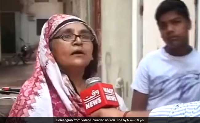 The '<i>Bik Gayi Hai Gormint</i>' Aunty Is Back And Internet Can't Keep Calm