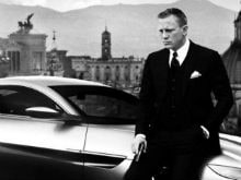 Tom Hiddleston 'Too Smug' To Play James Bond, Daniel Craig May Keep The Role