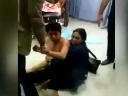 दिल्ली के राम मनोहर लोहिया अस्पताल में रईसजादे का हंगामा, नशे में इंस्पेक्टर को भी पीटा दिल्ली के राम मनोहर लोहिया अस्पताल में रईसजादे का हंगामा, नशे में इंस्पेक्टर को भी पीटा
