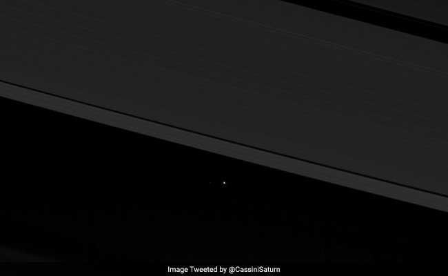 On Earth Day, Look At This Pic Of The Earth Between Saturn's Rings