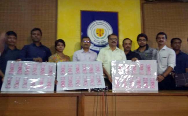 मुंबई : वो घर में छाप रहे थे 2000 के नए करारे नोट, 70.8 लाख के जाली नोटों के साथ तीन गिरफ्तार