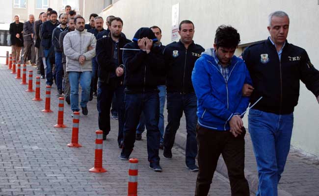 Turkey Detains 1,000 In New Anti-Gulen Crackdown