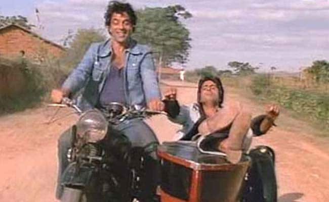 अब कर्नाटक में फ़िल्म 'शोले' के सेट और किरदारों को लाइव दिखाने की कोशिश...