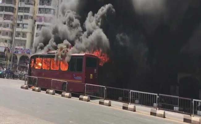 सूरत में धू-धू करके जल गई बस, 3 से 4 मिनट की देरी होती तो हो सकता था बड़ा हादसा