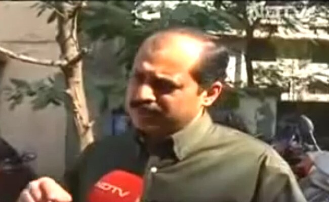 पूर्व एनकाउंटर स्पेशलिस्ट पर जबरन वसूली के आरोपी की मदद करने का आरोप