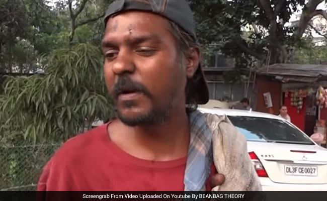 B.com कर 14 साल नौकरी की, अब क्यों बीन रहा है कूड़ा, कारण हैरान करने वाला