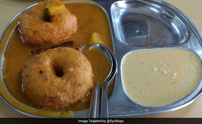 ब्रिटेन के लोकप्रिय शेफ ने मेदु वड़ा का उड़ाया मज़ाक, ट्विटर को आया गुस्सा ब्रिटेन के लोकप्रिय शेफ ने मेदु वड़ा का उड़ाया मज़ाक, ट्विटर को आया गुस्सा