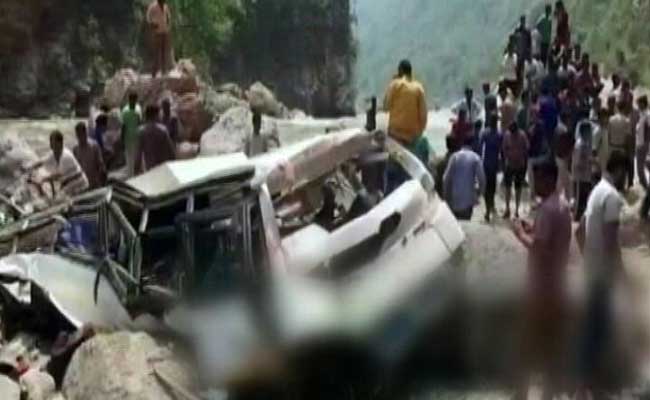 हिमाचल प्रदेश : शिमला के पास यात्रियों से भरी बस टोंस नदी में गिरी, 43 की मौत