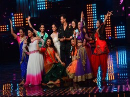 नच बलिए 8: पहले सेलेब्रिटी गेस्ट जज बने ऋतिक रोशन, सोनाक्षी सिन्हा समेत फीमेल कंटेस्टेंट के साथ लगाए ठुमके नच बलिए 8: पहले सेलेब्रिटी गेस्ट जज बने ऋतिक रोशन, सोनाक्षी सिन्हा समेत फीमेल कंटेस्टेंट के साथ लगाए ठुमके