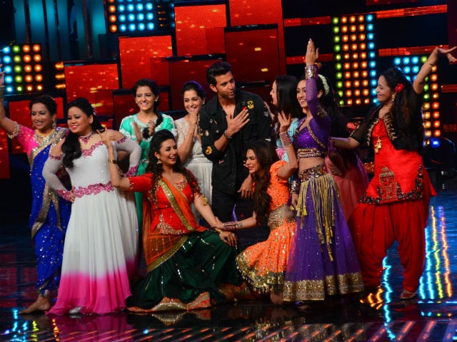 Nach Baliye 8: Hrithik Roshan Shows Off His Moves, Dances With Sonakshi ...