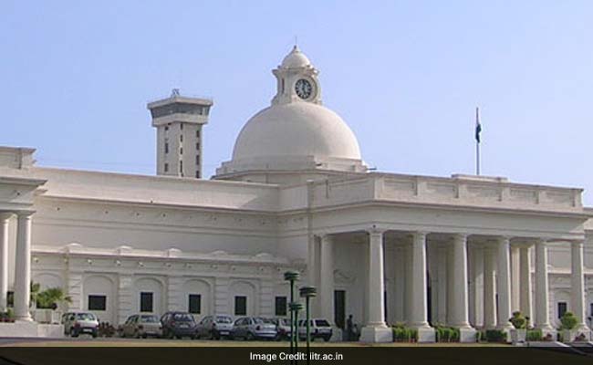 IIT Roorkee Tests Floating Device To Generate Electricity From River Surface