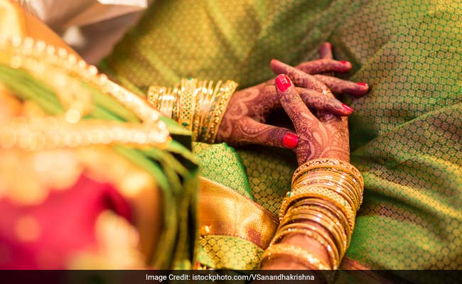 Bride Elopes With Lover After Garland Ceremony In UP