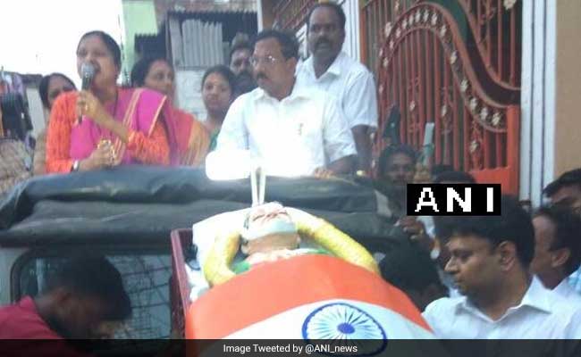 Jayalalithaa's 'Coffin' Used As Campaign Prop By Loyalist Panneerselvam