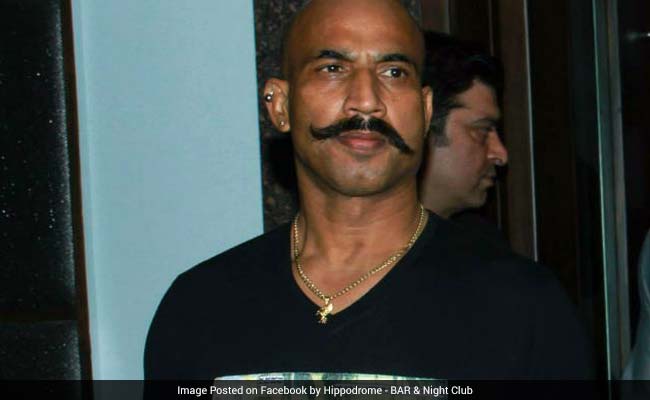 हिंदी फिल्मों के विलेन जीतू वर्मा को लोगों ने मारे पत्थर, जा सकती है एक आंख की रोशनी