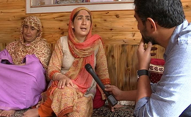 Encounters, Streamed Live: Inside The Dangers Of Kashmir's Social Media Wars