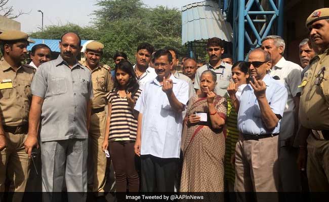 MCD Elections 2017: First-Time Voter, Arvind Kejriwal's Daughter Gets 'Inked' In Civil Lines