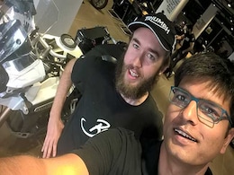 फेसबुक की दुनिया में सड़कों पर दोस्त बनाता एक बाइकर फेसबुक की दुनिया में सड़कों पर दोस्त बनाता एक बाइकर