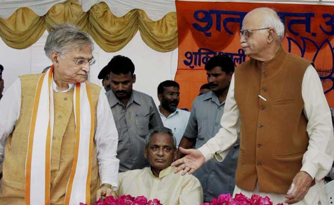 LK Advani Meets Murli Manohar Joshi After Supreme Court Setback