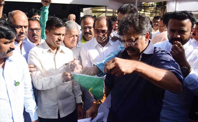 महाराष्ट्र विधानसभा में 19 में से 9 विधायकों का निलंबन हुआ रद्द