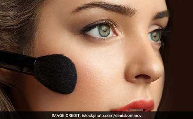 ताकि आप दिखें खूबसूरत, यूं मेकअप का असर रहेगा देर तक...