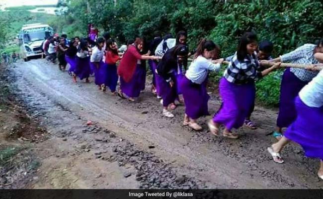 Viral: Manipur Schoolgirls Pull Bus Out Of Mud. 'Girl Power' Says Twitter