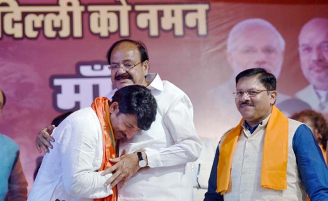 MCD Elections 2017: Manoj Tiwari, Who Once Lost To Yogi Adityanath, Shocks Arvind Kejriwal