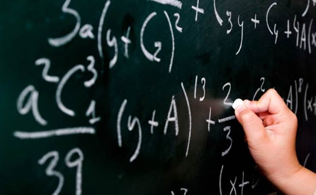 Career In Math: गणित में है रुचि तो आपके पास है करियर को नई ऊंचाइयां देने का मौका